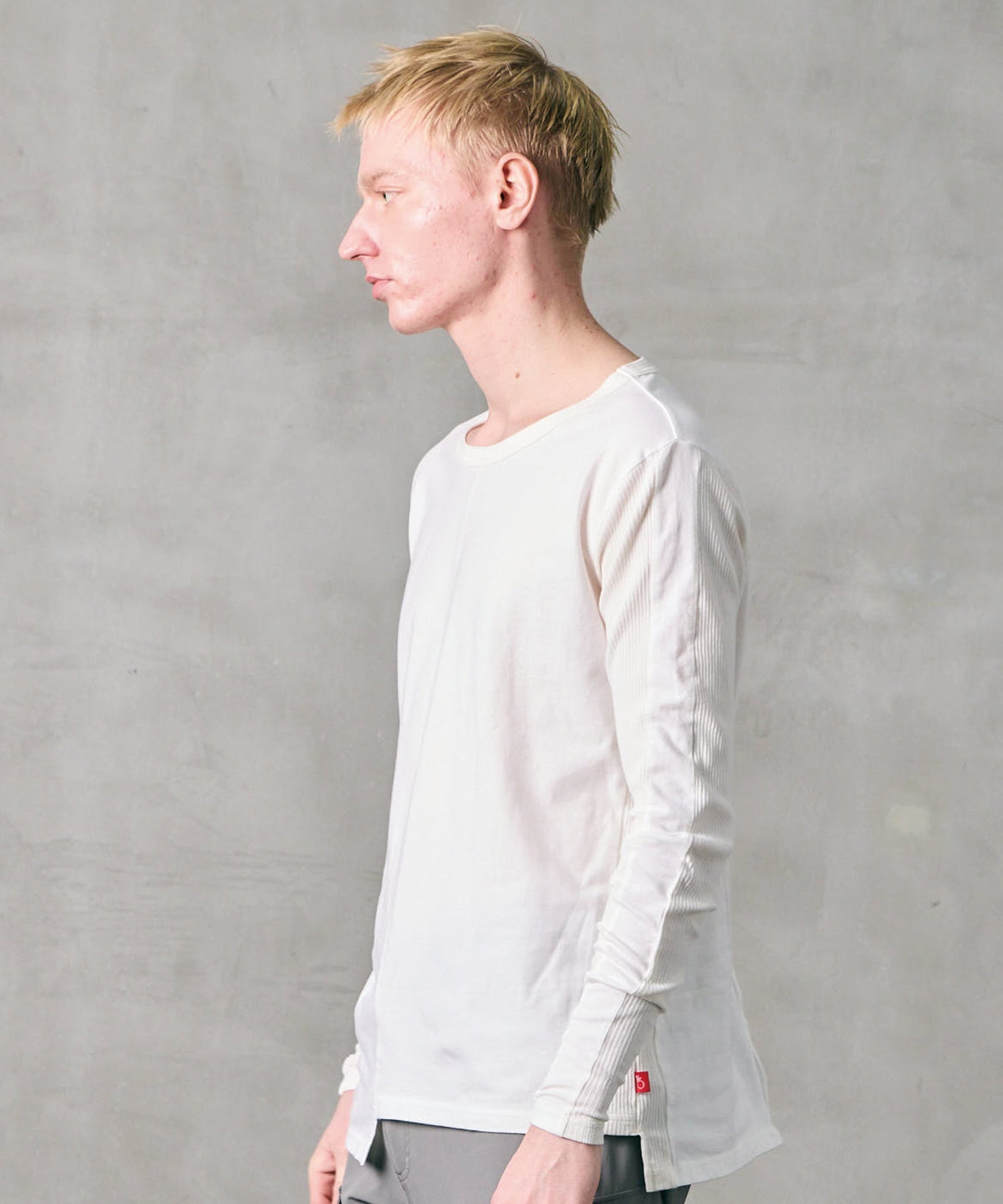 ASYMMETRICAL SLEEVE FLYCE TOP