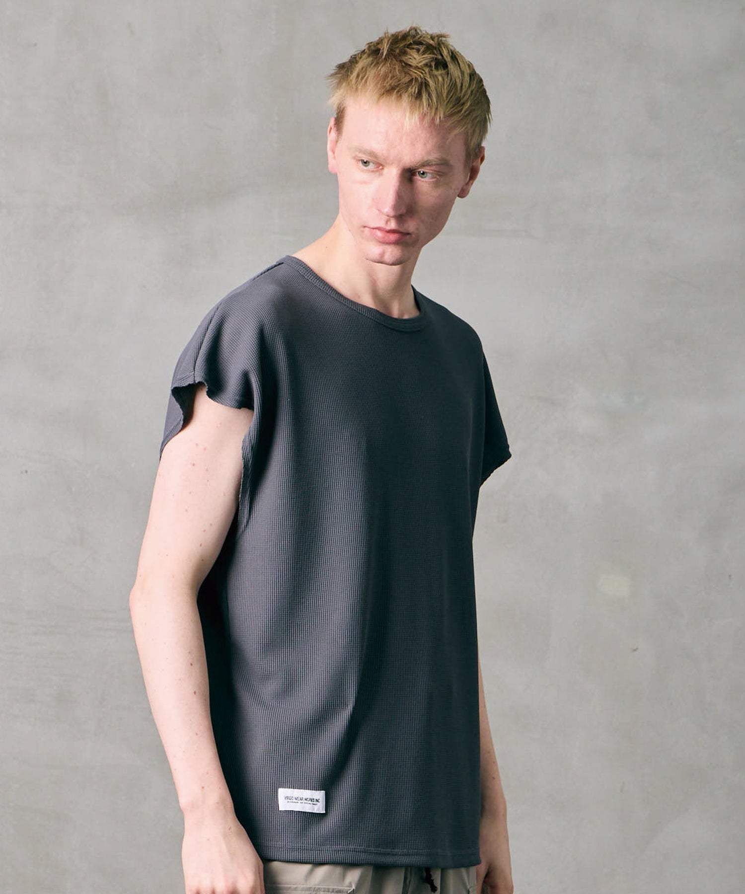 THERMAL SLEEVELESS MOTION TOP