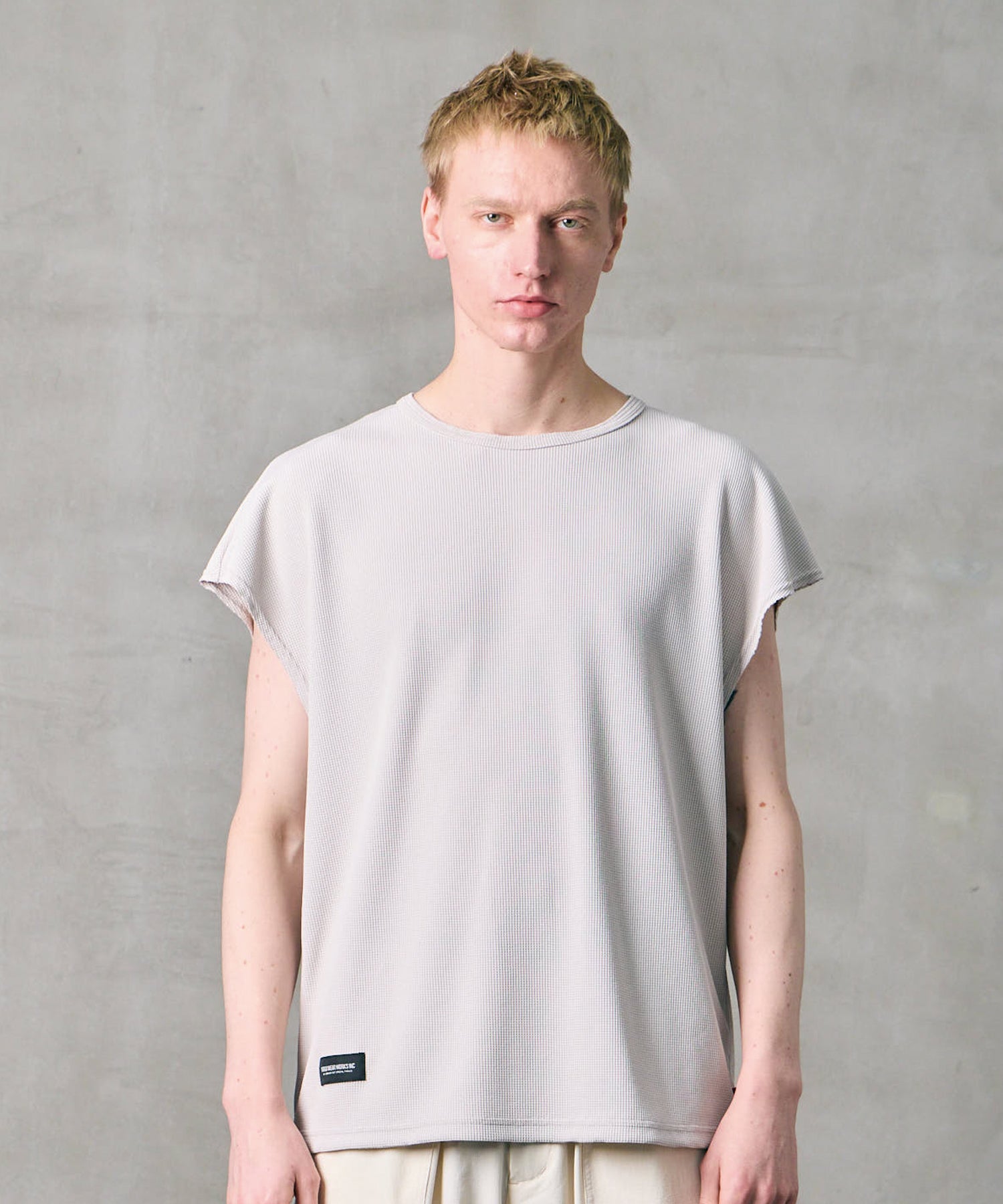 THERMAL SLEEVELESS MOTION TOP