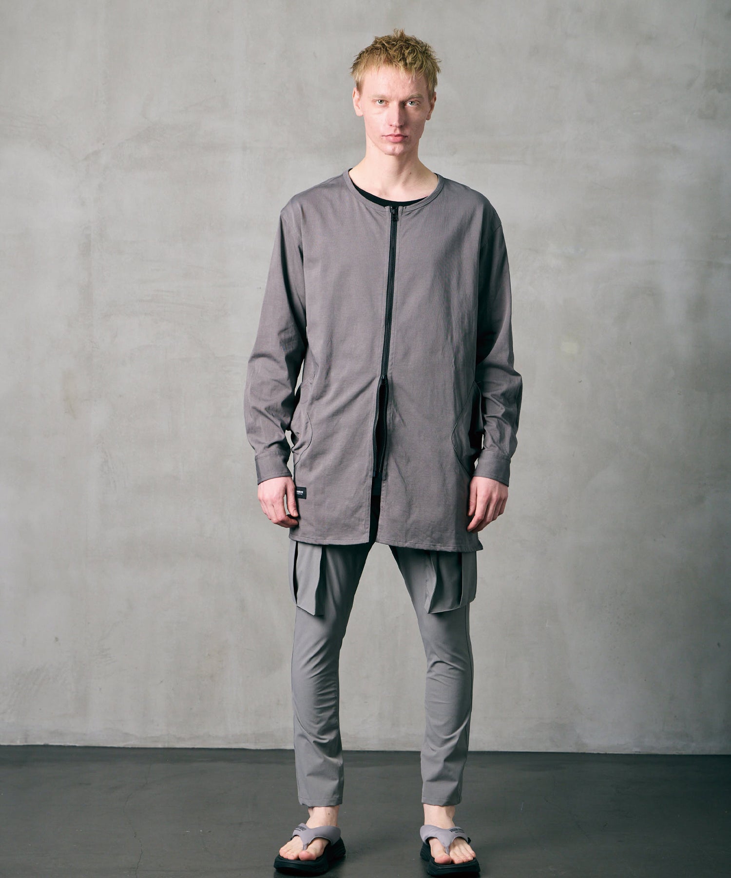 ESSENCE ZIP SHIRT