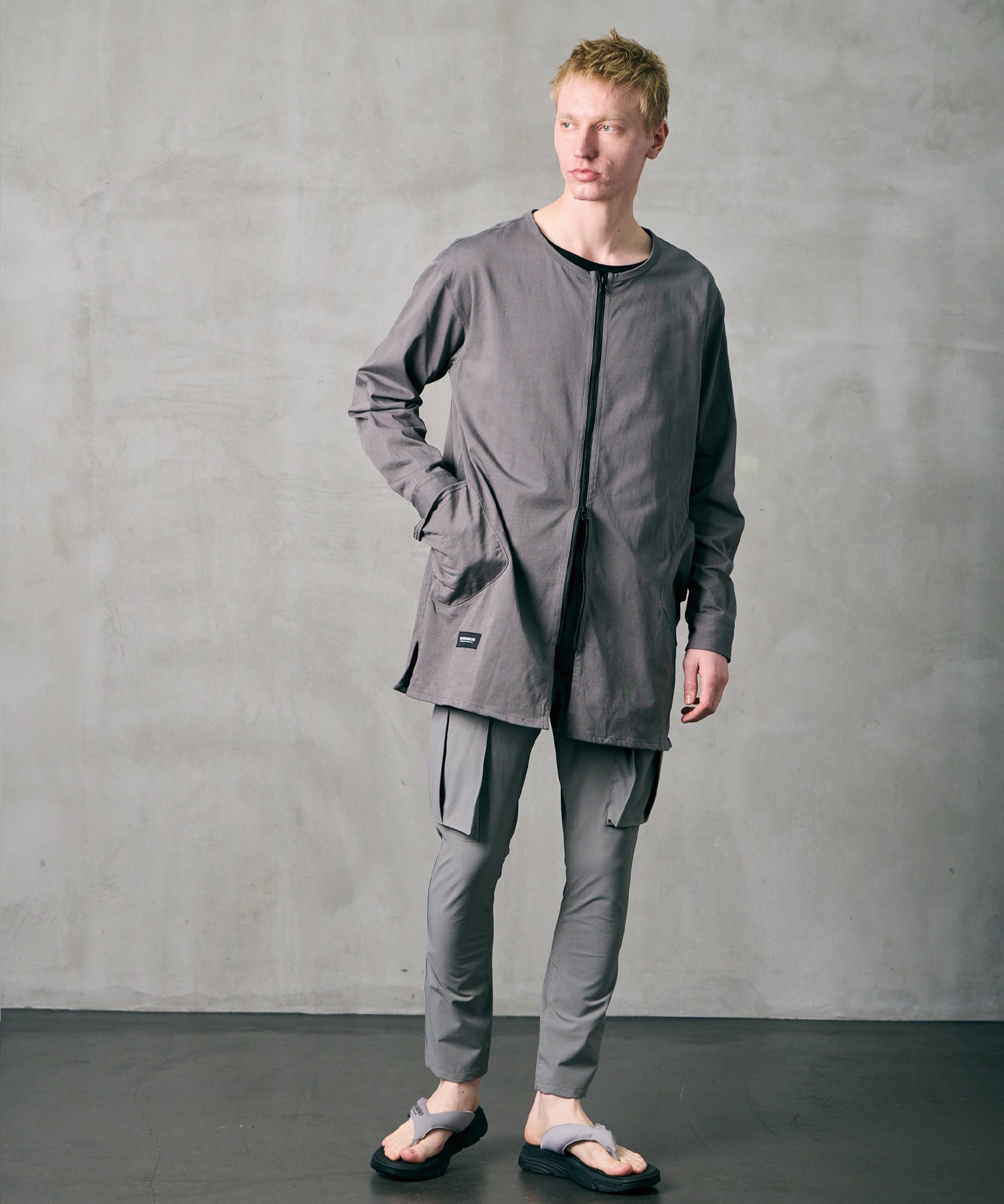 ESSENCE ZIP SHIRT