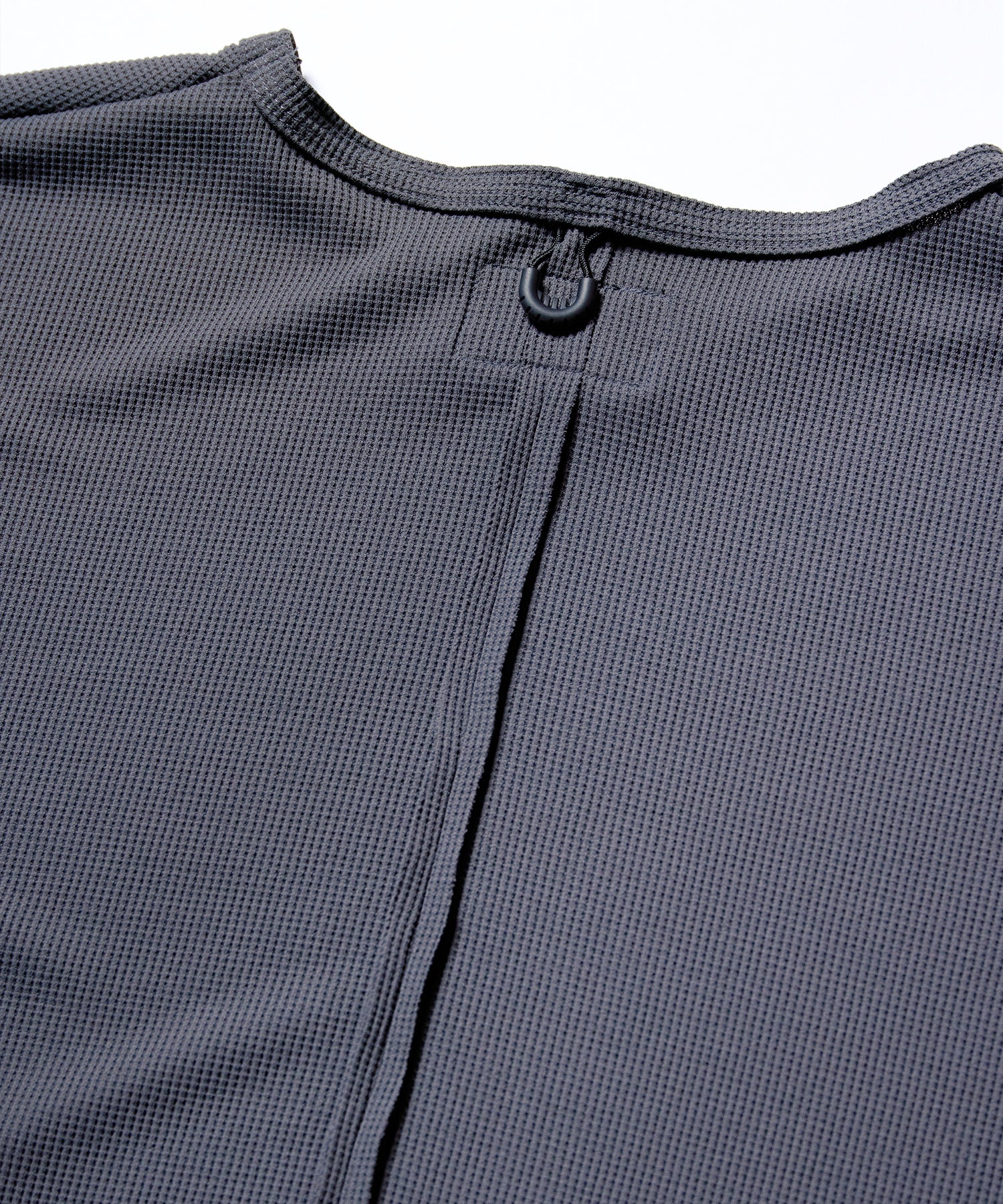 THERMAL SLEEVELESS MOTION TOP