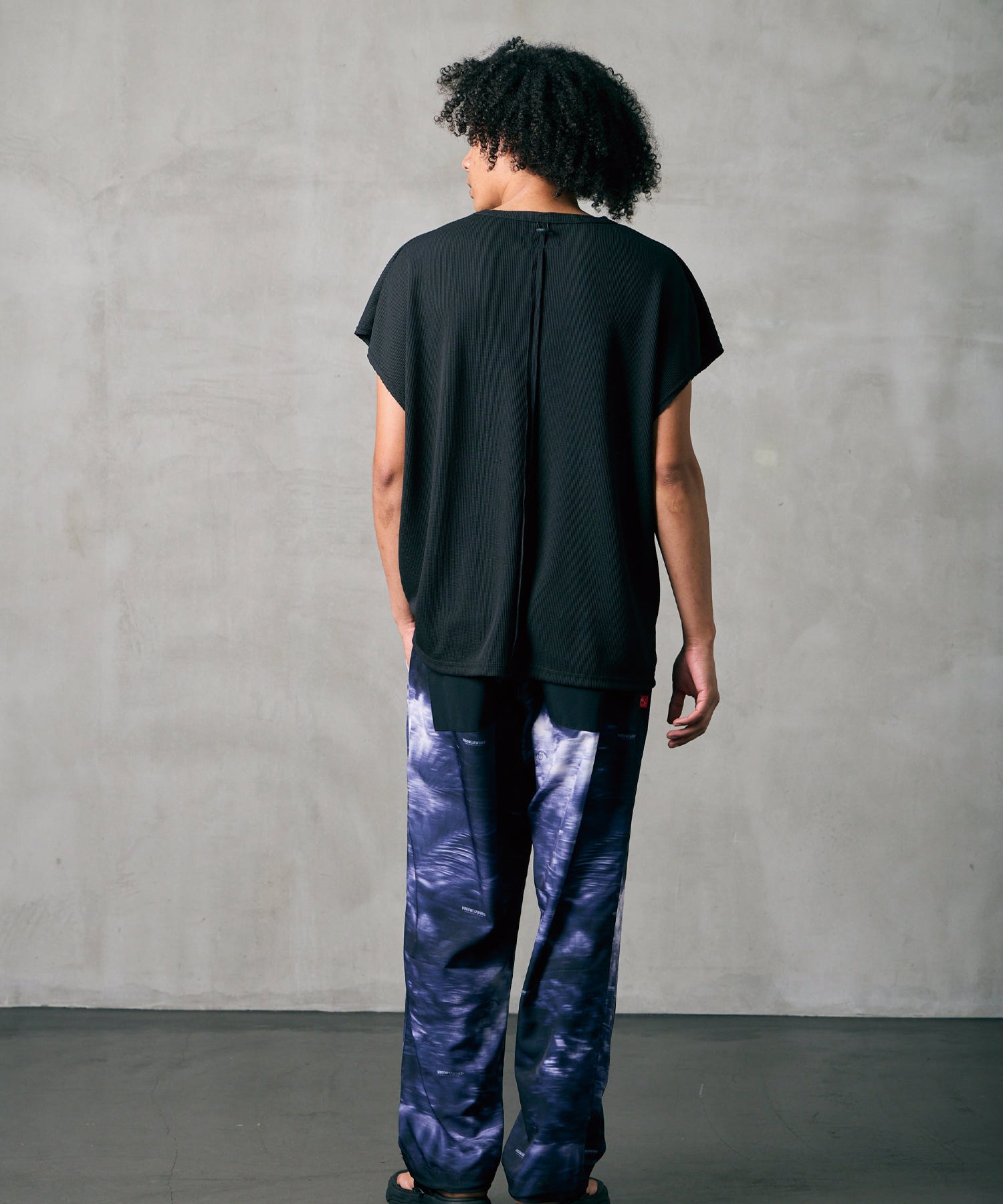 THERMAL SLEEVELESS MOTION TOP