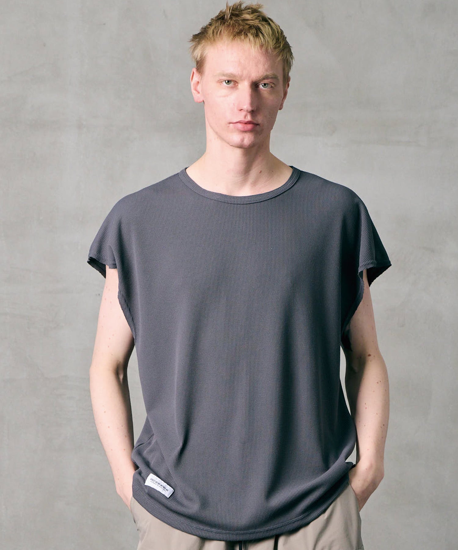 THERMAL SLEEVELESS MOTION TOP