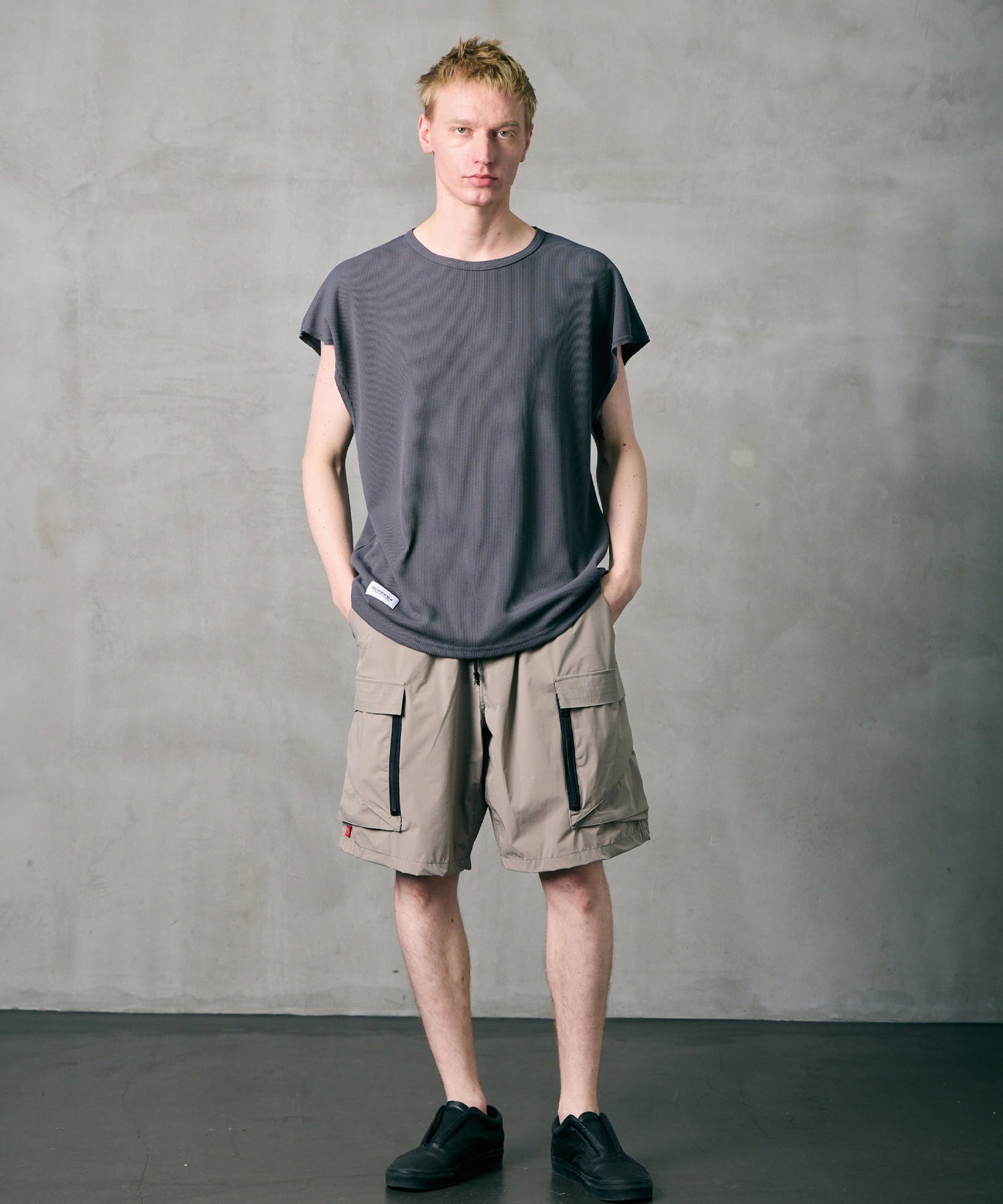 THERMAL SLEEVELESS MOTION TOP