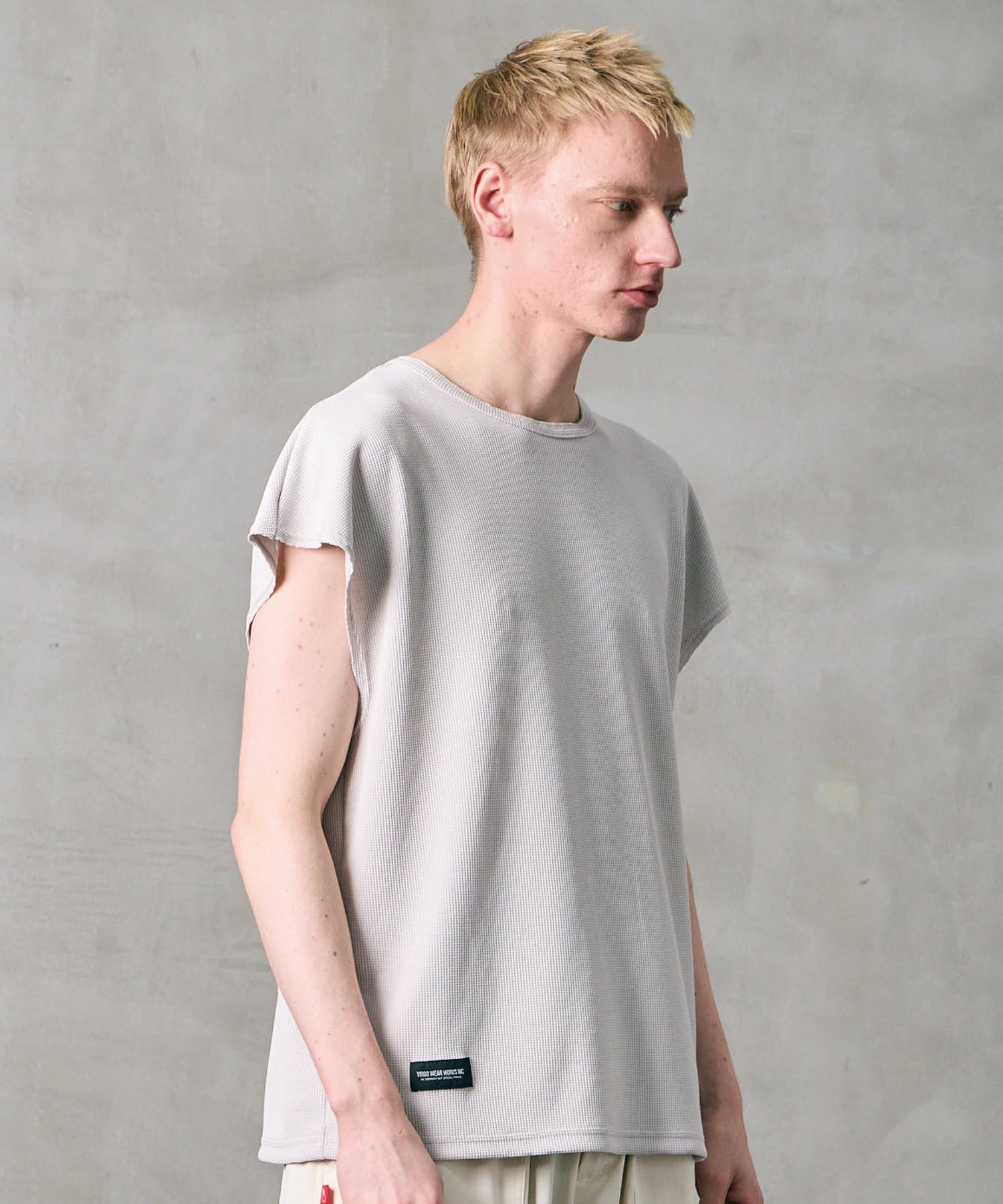 THERMAL SLEEVELESS MOTION TOP
