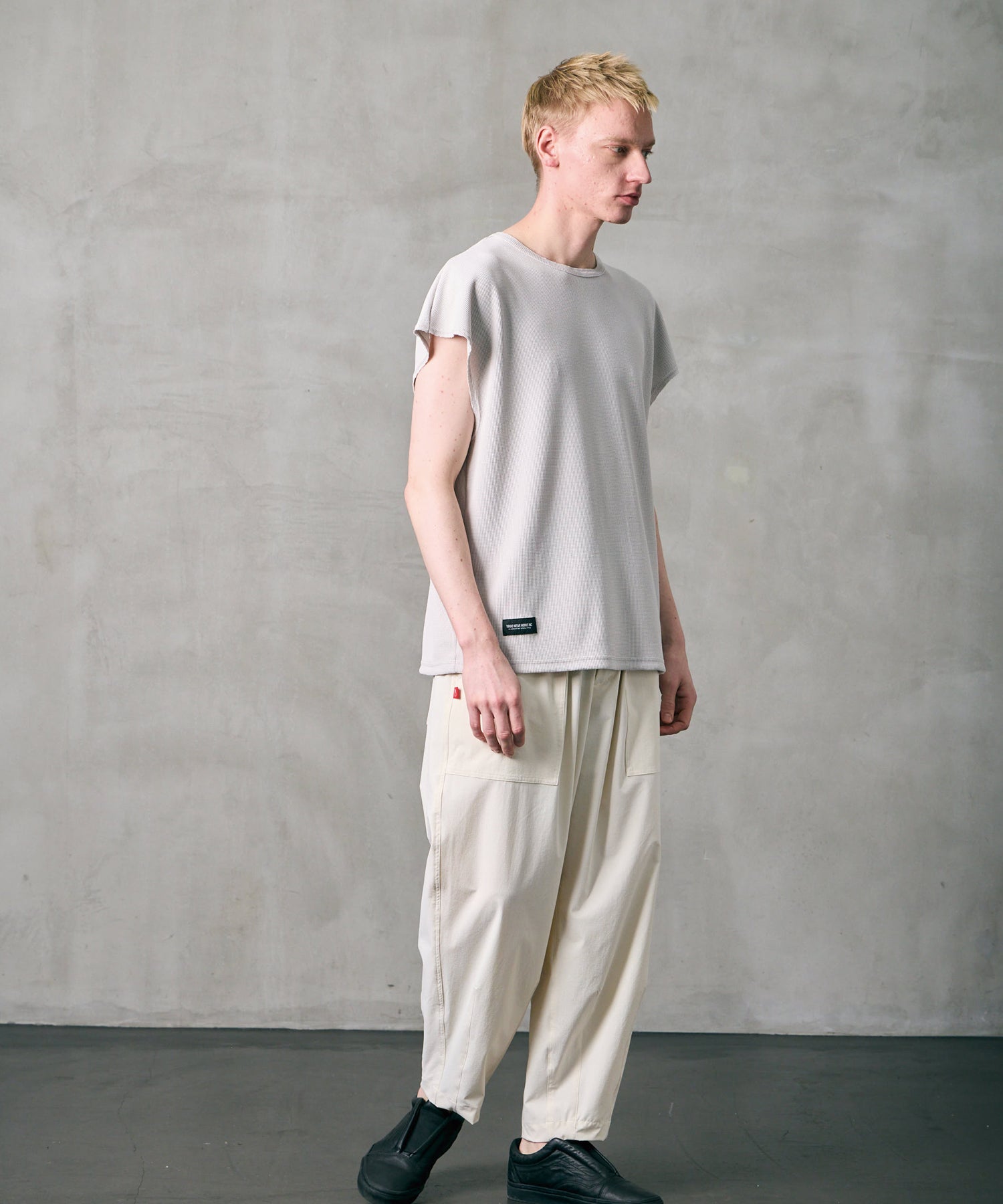 THERMAL SLEEVELESS MOTION TOP