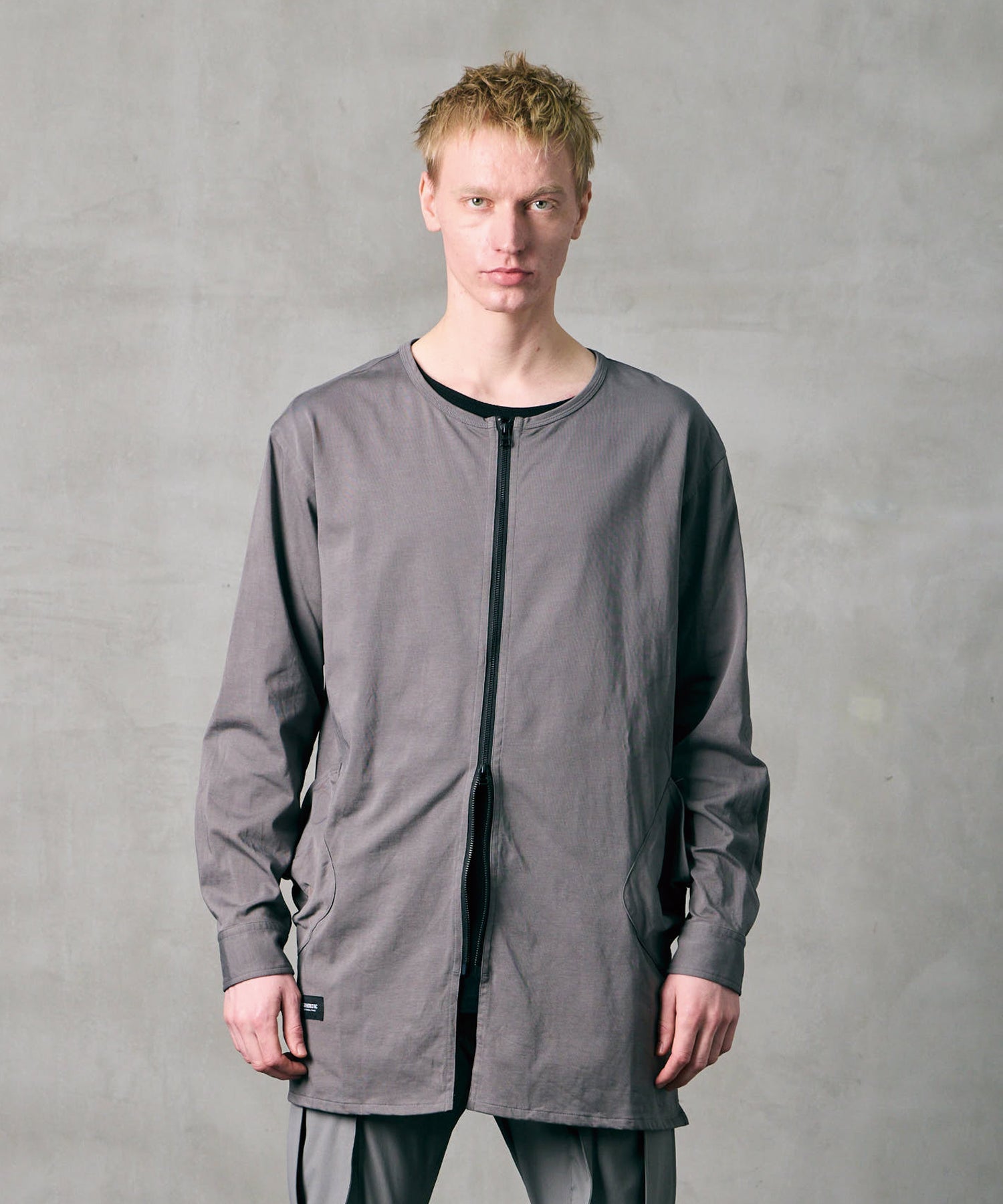 ESSENCE ZIP SHIRT