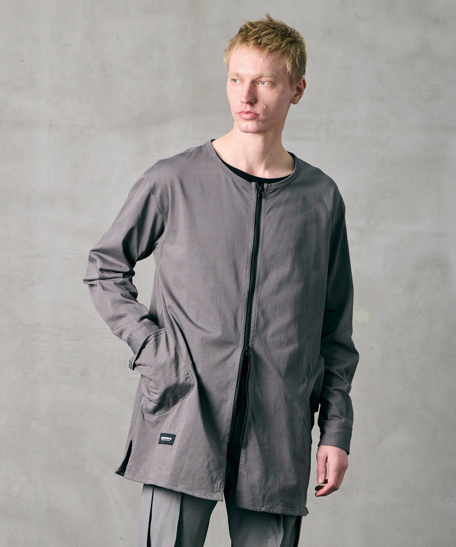 ESSENCE ZIP SHIRT